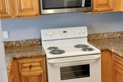 Condo in West Palm Beach, Florida, 2 bedrooms  № 1462494 - photo 3
