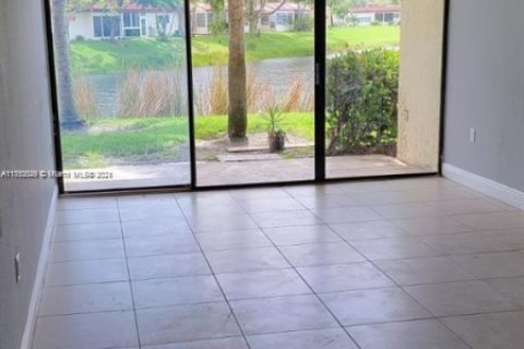 Condo in West Palm Beach, Florida, 2 bedrooms  № 1462494 - photo 5