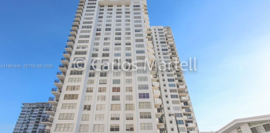 Кондоминиум с 1 спальней в Авентура, Флорида № 2023330