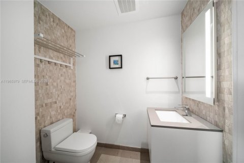 Condo in Miami, Florida, 2 bedrooms № 2081266 - photo 14