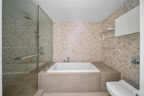 Condo in Miami, Florida, 2 bedrooms № 2081266 - photo 17