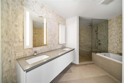 Condo in Miami, Florida, 2 bedrooms № 2081266 - photo 15