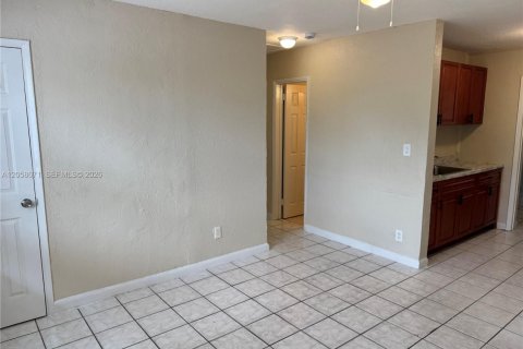 Villa ou maison à louer à Fort Lauderdale, Floride: 3 chambres, 91.04 m2 № 2168778 - photo 6