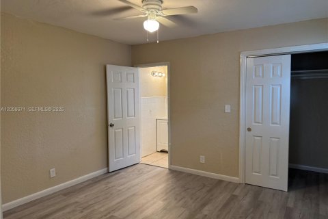 Villa ou maison à louer à Fort Lauderdale, Floride: 3 chambres, 91.04 m2 № 2168778 - photo 14