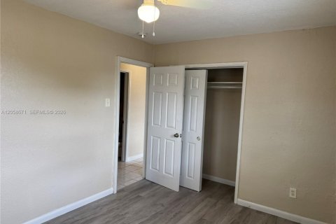 Villa ou maison à louer à Fort Lauderdale, Floride: 3 chambres, 91.04 m2 № 2168778 - photo 12