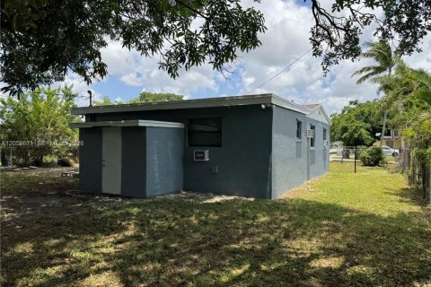 Villa ou maison à louer à Fort Lauderdale, Floride: 3 chambres, 91.04 m2 № 2168778 - photo 23