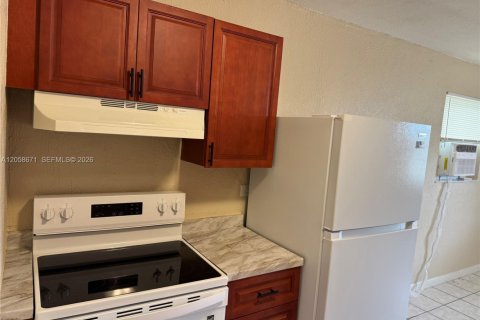 Villa ou maison à louer à Fort Lauderdale, Floride: 3 chambres, 91.04 m2 № 2168778 - photo 4