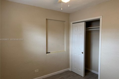 Villa ou maison à louer à Fort Lauderdale, Floride: 3 chambres, 91.04 m2 № 2168778 - photo 16