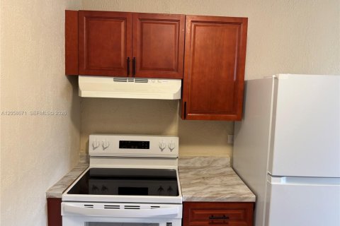 Villa ou maison à louer à Fort Lauderdale, Floride: 3 chambres, 91.04 m2 № 2168778 - photo 2