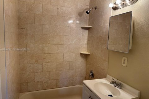 Villa ou maison à louer à Fort Lauderdale, Floride: 3 chambres, 91.04 m2 № 2168778 - photo 11