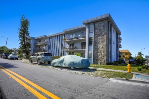 Купить кондоминиум в Майами, Флорида 2 спальни, 63.17м2, № 1969894 - фото 19