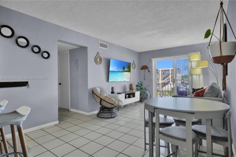 Купить кондоминиум в Майами, Флорида 2 спальни, 63.17м2, № 1969894 - фото 2