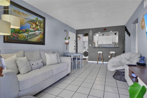 Купить кондоминиум в Майами, Флорида 2 спальни, 63.17м2, № 1969894 - фото 6
