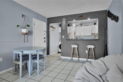 Купить кондоминиум в Майами, Флорида 2 спальни, 63.17м2, № 1969894 - фото 3