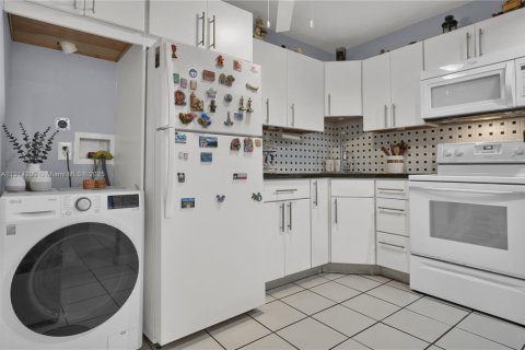 Купить кондоминиум в Майами, Флорида 2 спальни, 63.17м2, № 1969894 - фото 4