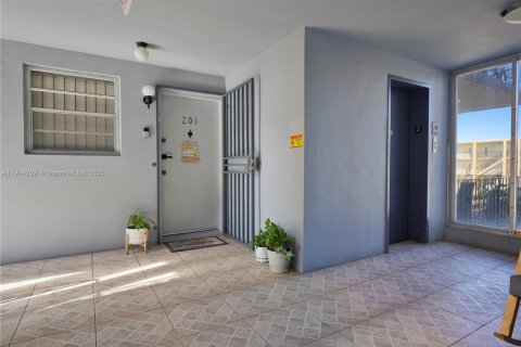 Купить кондоминиум в Майами, Флорида 2 спальни, 63.17м2, № 1969894 - фото 12