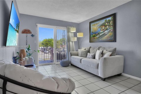 Купить кондоминиум в Майами, Флорида 2 спальни, 63.17м2, № 1969894 - фото 7