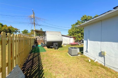 Casa en venta en Homestead, Florida, 2 dormitorios, 86.4 m2 № 1807629 - foto 8