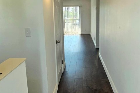 Condominio en alquiler en West Palm Beach, Florida, 2 dormitorios, 70.23 m2 № 2085765 - foto 2