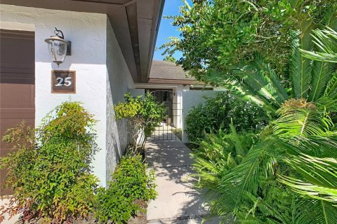 House in Haines City, Florida 3 bedrooms, 204.76 sq.m. № 2149008 - photo 4