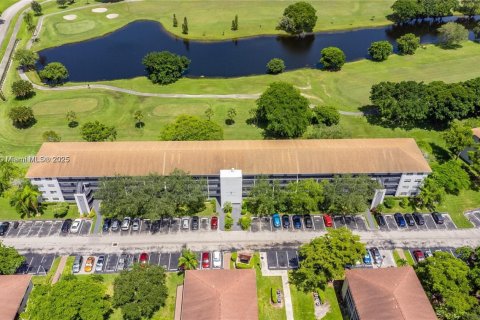 Condominio en alquiler en Pembroke Pines, Florida, 1 dormitorio, 75.34 m2 № 1929805 - foto 20