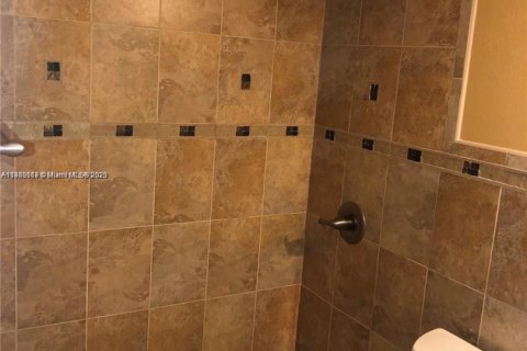 Condominio en alquiler en Pembroke Pines, Florida, 1 dormitorio, 75.34 m2 № 1929805 - foto 10