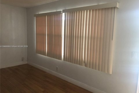 Condominio en alquiler en Pembroke Pines, Florida, 1 dormitorio, 75.34 m2 № 1929805 - foto 14