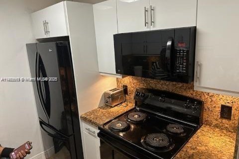 Condominio en alquiler en Pembroke Pines, Florida, 1 dormitorio, 75.34 m2 № 1929805 - foto 6