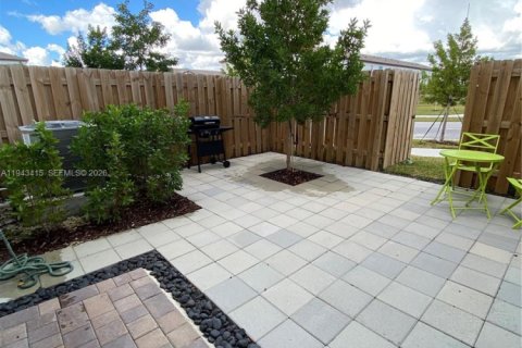 Снять в аренду таунхаус в Хомстед, Флорида 3 спальни, 123.37м2, № 2001929 - фото 5