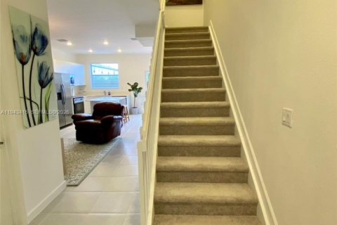 Снять в аренду таунхаус в Хомстед, Флорида 3 спальни, 123.37м2, № 2001929 - фото 9