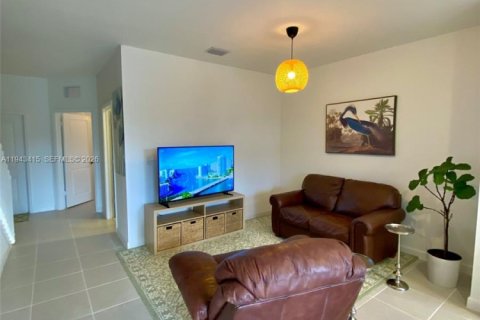 Снять в аренду таунхаус в Хомстед, Флорида 3 спальни, 123.37м2, № 2001929 - фото 2