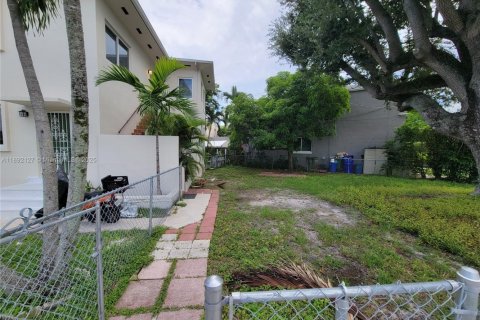 Villa ou maison à louer à Miami, Floride: 3 chambres, 190.64 m2 № 1944184 - photo 2