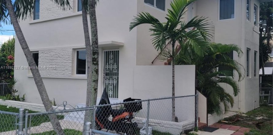 Villa ou maison à Miami, Floride 3 chambres, 190.64 m2 № 1944184