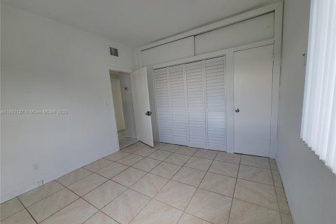 Villa ou maison à louer à Miami, Floride: 3 chambres, 190.64 m2 № 1944184 - photo 10