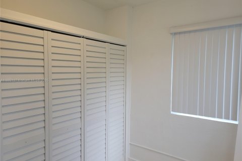Villa ou maison à louer à Miami, Floride: 3 chambres, 190.64 m2 № 1944184 - photo 13