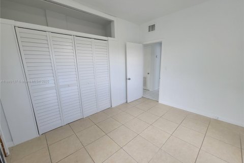 Villa ou maison à louer à Miami, Floride: 3 chambres, 190.64 m2 № 1944184 - photo 6