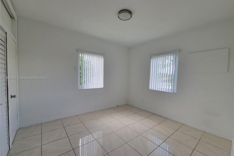 Villa ou maison à louer à Miami, Floride: 3 chambres, 190.64 m2 № 1944184 - photo 9