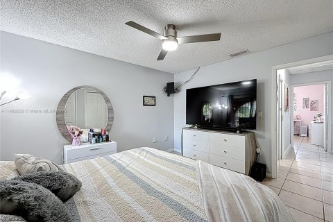 Townhouse in Hialeah, Florida 2 bedrooms, 96.99 sq.m. № 1954531 - photo 21