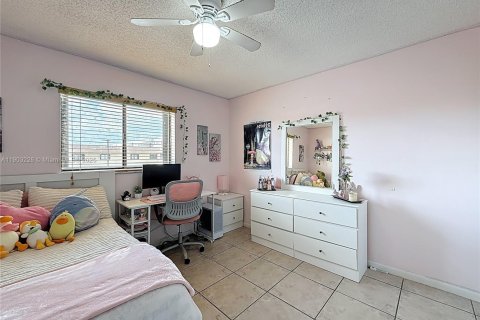 Townhouse in Hialeah, Florida 2 bedrooms, 96.99 sq.m. № 1954531 - photo 26