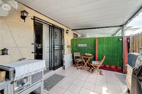 Townhouse in Hialeah, Florida 2 bedrooms, 96.99 sq.m. № 1954531 - photo 30