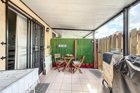 Townhouse in Hialeah, Florida 2 bedrooms, 96.99 sq.m. № 1954531 - photo 29