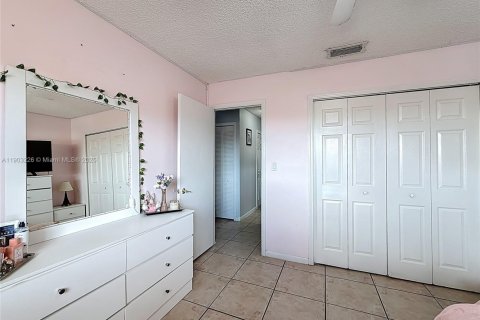 Townhouse in Hialeah, Florida 2 bedrooms, 96.99 sq.m. № 1954531 - photo 28