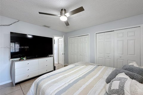 Townhouse in Hialeah, Florida 2 bedrooms, 96.99 sq.m. № 1954531 - photo 20