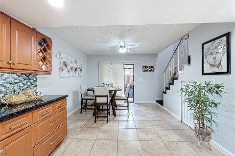 Townhouse in Hialeah, Florida 2 bedrooms, 96.99 sq.m. № 1954531 - photo 8