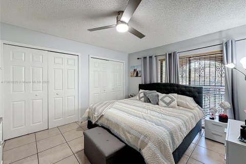 Townhouse in Hialeah, Florida 2 bedrooms, 96.99 sq.m. № 1954531 - photo 19