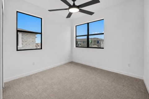 Townhouse in Port St. Lucie, Florida 3 bedrooms, 178.09 sq.m. № 2366211 - photo 16