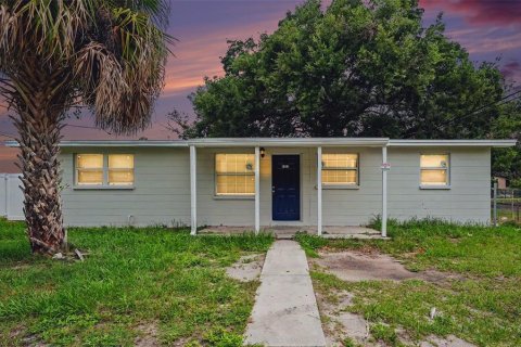 House in Tampa, Florida 3 bedrooms, 115.38 sq.m. № 2211110