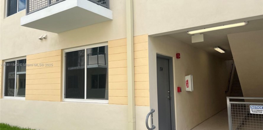 Villa ou maison à Miami, Floride 1 chambre № 1752026