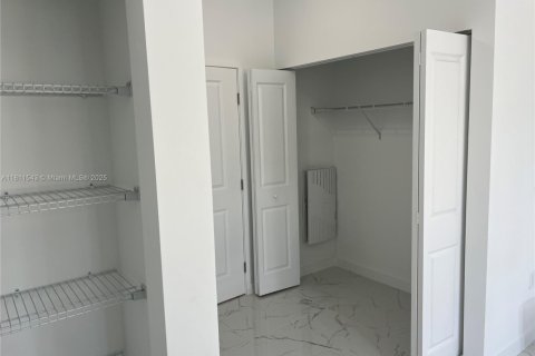Villa ou maison à louer à Miami, Floride: 1 chambre № 1752026 - photo 10