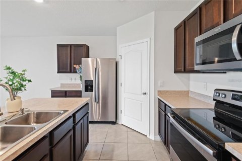 Casa en alquiler en Haines City, Florida, 4 dormitorios, 173.45 m2 № 1912249 - foto 4